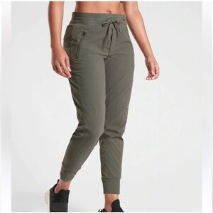 Athleta Trekkie North Joggers Pants Sz 24 Olive Green hiking travel Ripstop